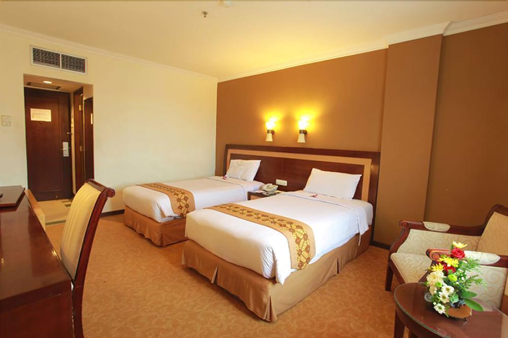 Semesta Heritage Hotel & Convention Semarang Exterior foto